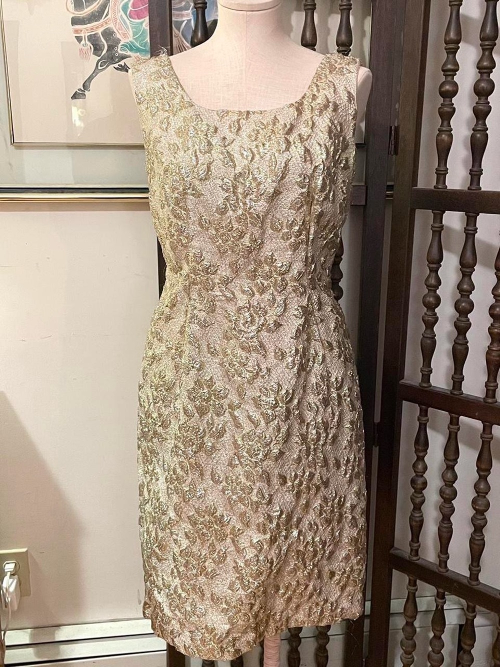 VTG 60s Gold Metallic Floral Embroidery Lace Sleeveless Wiggle Cocktail Dress